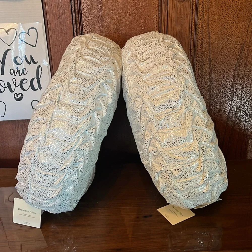 17” Pleated Round Throw Pillows Set of 2 - Picture 7 of 8